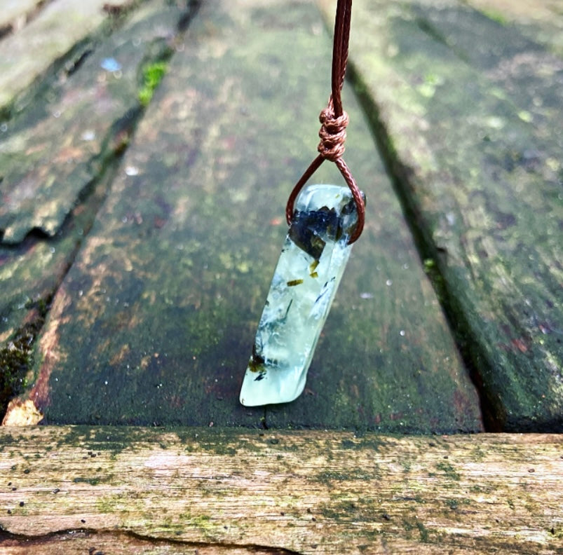 Prehniet hanger "Volg je Gevoel"