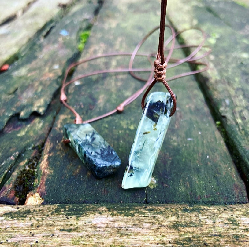 Prehniet hanger "Volg je Gevoel"