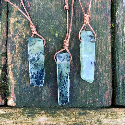 Prehniet hanger "Volg je Gevoel"