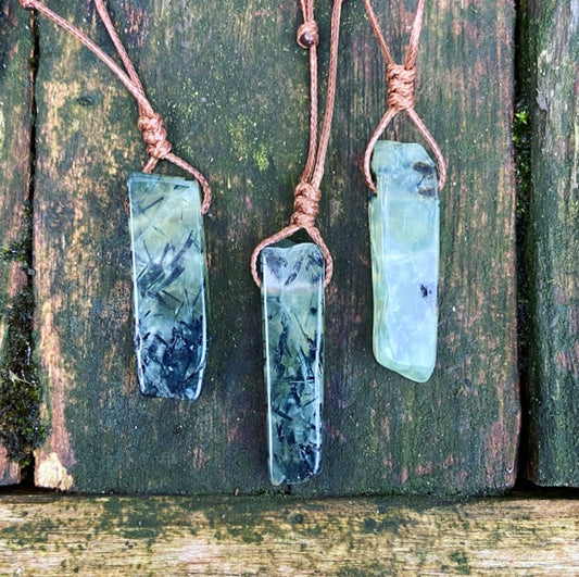 Prehniet hanger "Volg je Gevoel"