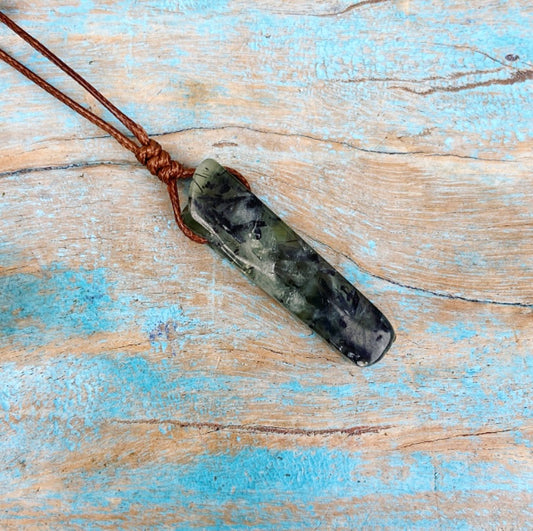 Prehniet hanger "Volg je Gevoel"