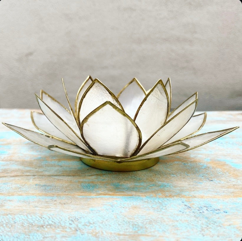 Lotus Sfeerlicht van capizschelp "Waar licht tot bloei komt"