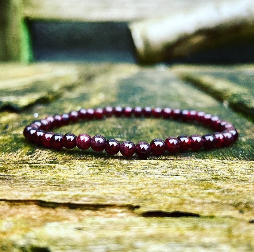 Granaat Armbandje "Alles Komt Goed"
