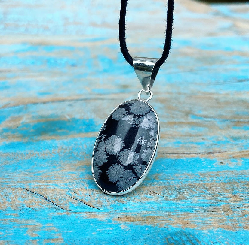 Sneeuwvlok Obsidiaan hanger "Yin & Yang in balans"