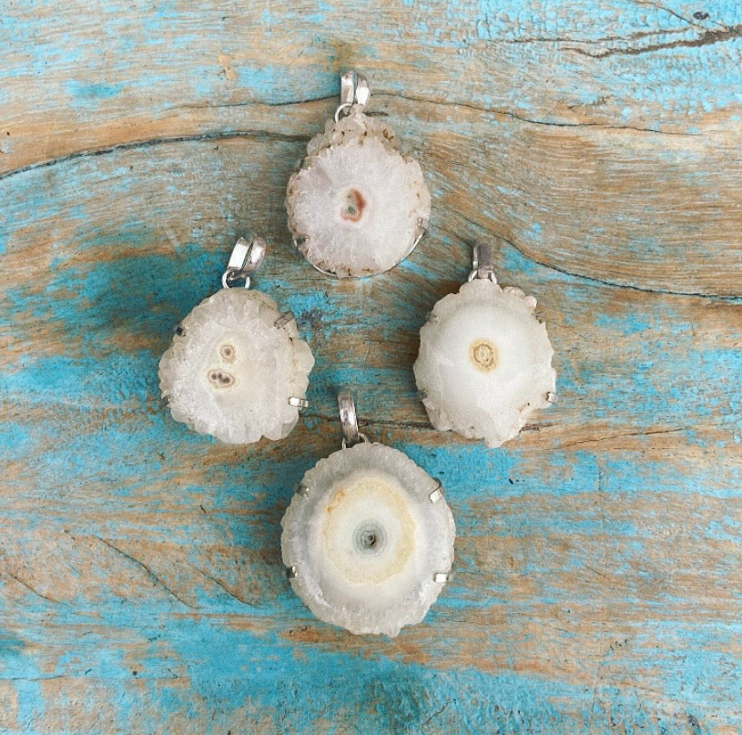 Aurora Kwarts hanger "Mantra Magic"