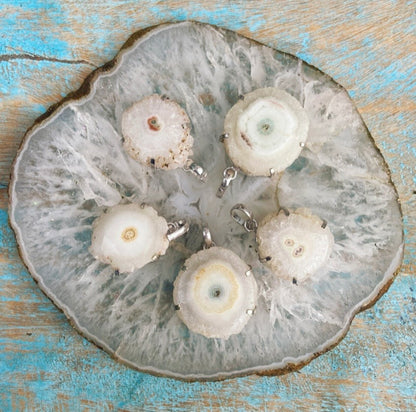 Aurora Kwarts hanger "Mantra Magic"