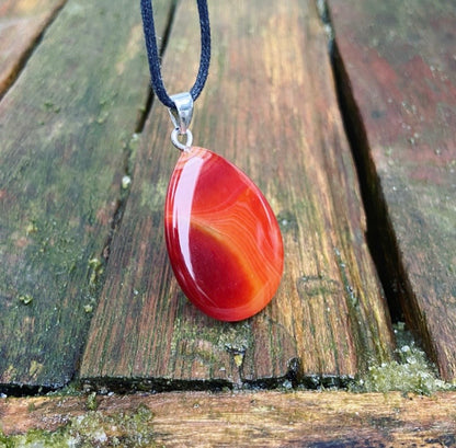 Carneool hanger "Terug naar je basis"