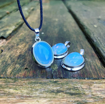 Opalite pendant "PURIFICATION &amp; PASSION"