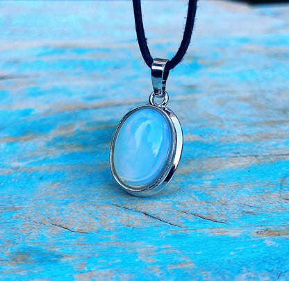 Opalite pendant "PURIFICATION &amp; PASSION"