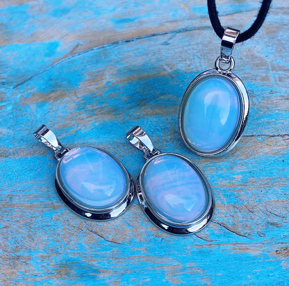 Opalite pendant "PURIFICATION &amp; PASSION"
