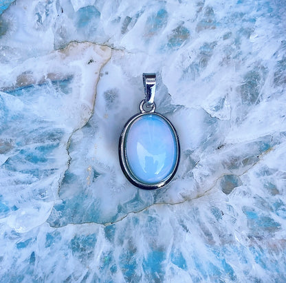 Opalite pendant "PURIFICATION &amp; PASSION"
