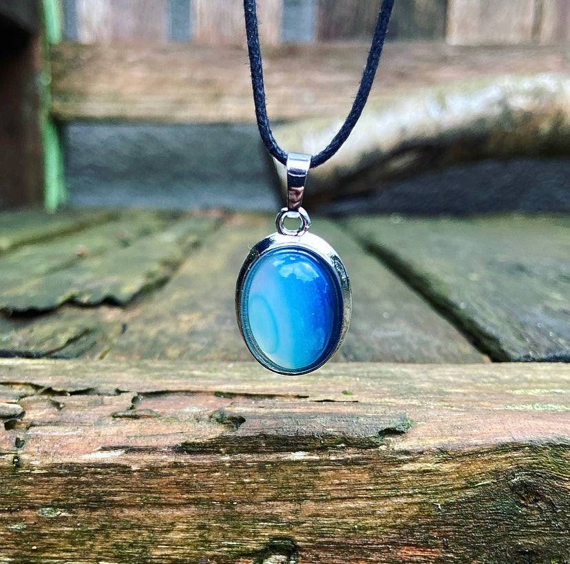 Blauwe agaat hanger "Zelfverzekerdheid & Eigenwaarde"