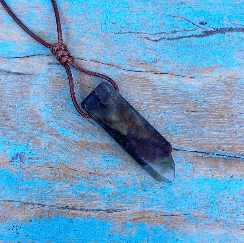 Labradoriet hanger "Voorkom overprikkeling"