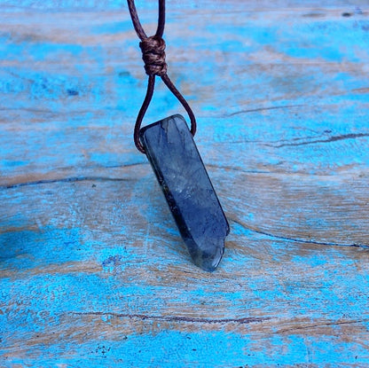 Labradoriet hanger "Voorkom overprikkeling"