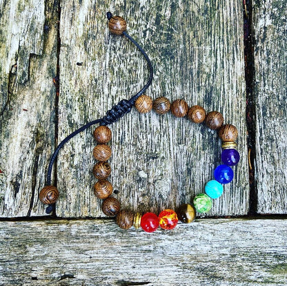 Wengé armband "Zeven Chakra Affirmaties"