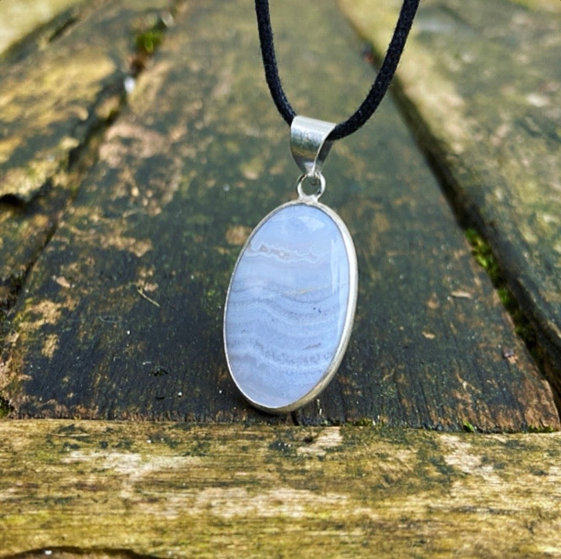 Chalcedoon hanger "De Elfensteen"