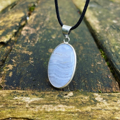 Chalcedoon hanger "De Elfensteen"