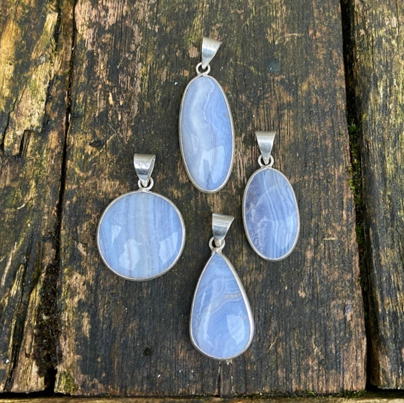 Chalcedoon hanger "De Elfensteen"