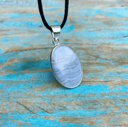 Chalcedoon hanger "De Elfensteen"
