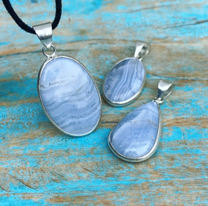Chalcedoon hanger "De Elfensteen"