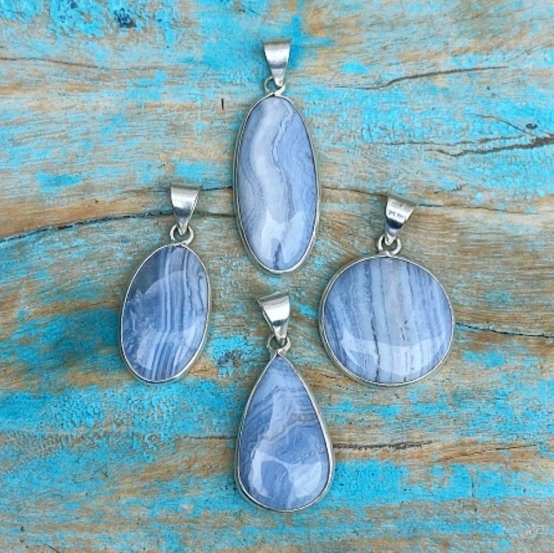 Chalcedoon hanger "De Elfensteen"