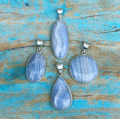Chalcedoon hanger "De Elfensteen"