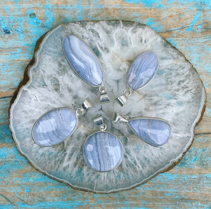 Chalcedoon hanger "De Elfensteen"