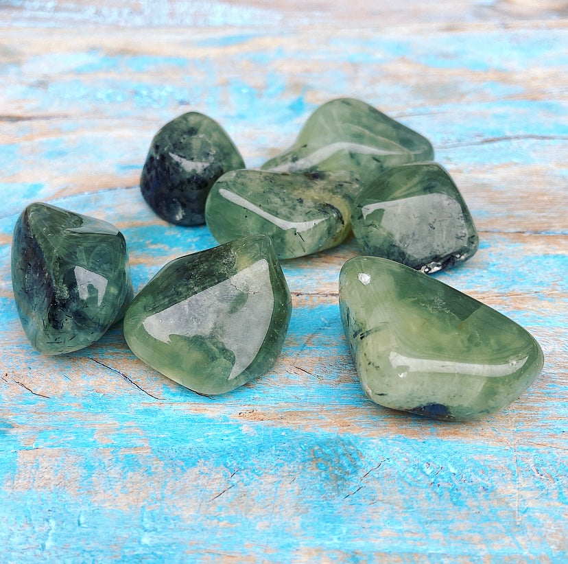 Prehnite Cuddle Stone "Follow your Feeling"