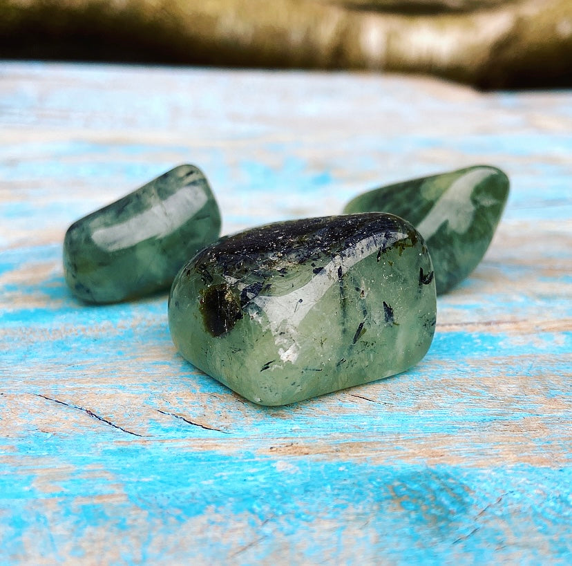 Prehnite Cuddle Stone "Follow your Feeling"