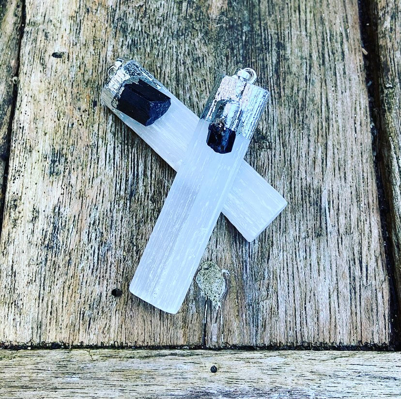 Selenite &amp; Tourmaline pendant "Shield of Light" (Silver plated)