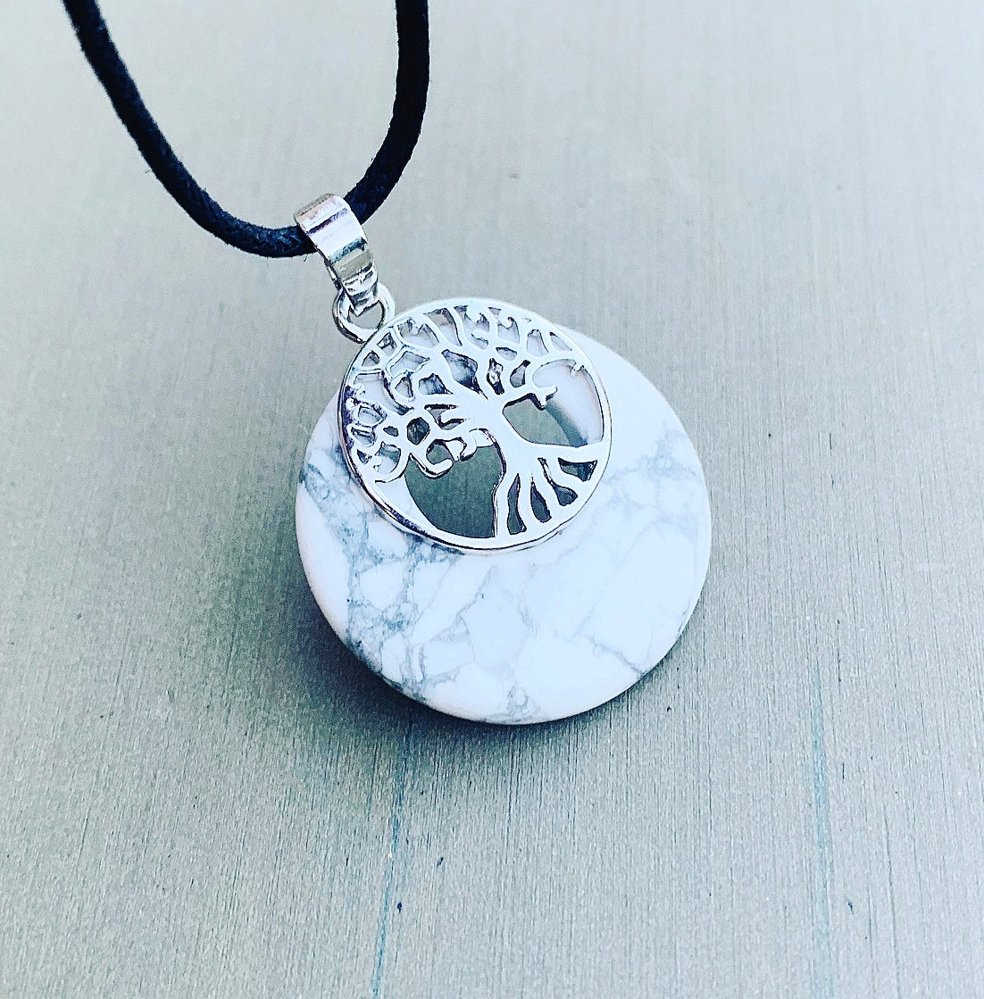 Donut pendant Howlite "Peace"
